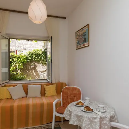 Begovi - One Bedroom Bronx Apartment