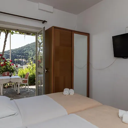 Begovi - One Bedroom Bronx Apartment *